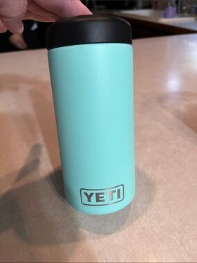 Yeti 12 oz Colster Slim Can Cooler in Seafoam with Black Rim